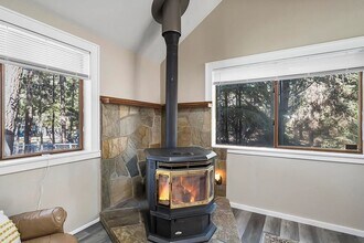 17675 Teil Ct in La Pine, OR - Building Photo - Building Photo