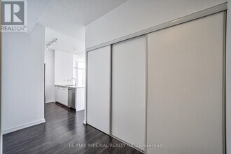 66 Forest Manor Rd in Toronto, ON - Building Photo - Building Photo