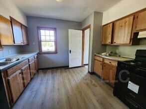 401 Charles St in Waterloo, IA - Building Photo - Building Photo
