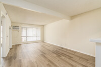 Roscoe Canoga LLC in Canoga Park, CA - Building Photo - Interior Photo