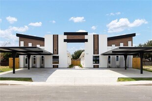 22 N Alexandrite Ave in Edinburg, TX - Building Photo