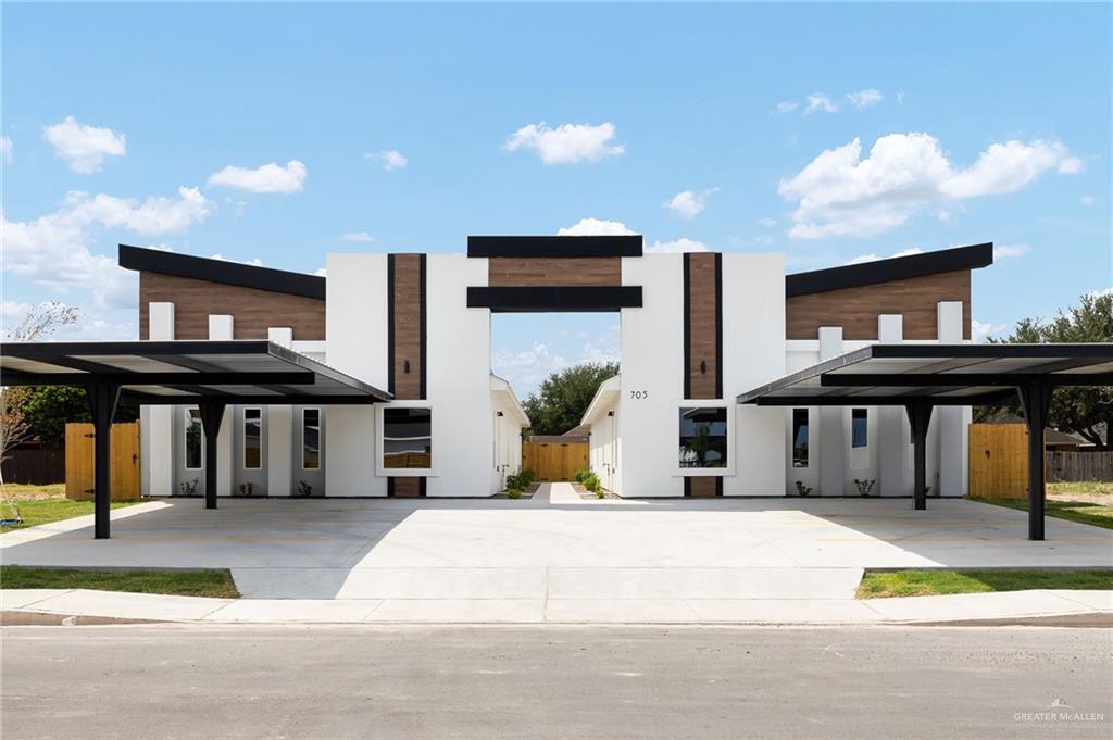 22 N Alexandrite Ave in Edinburg, TX - Building Photo