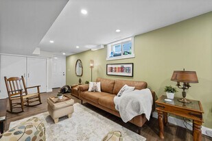 148 University Ave E in Cobourg, ON - Building Photo