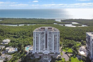 6001 Pelican Bay Blvd in Naples, FL - Building Photo