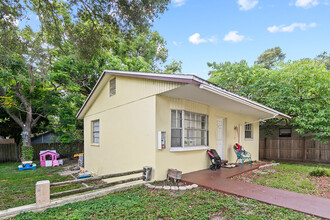 1028 Bass Blvd in Dunedin, FL - Building Photo - Building Photo