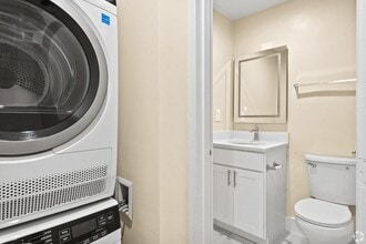 Park East Apartments - Now Offering Furnished Units! in Washington, DC - Foto de edificio - Building Photo