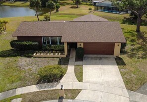 1355 Kirkwood Ln in Sarasota, FL - Building Photo
