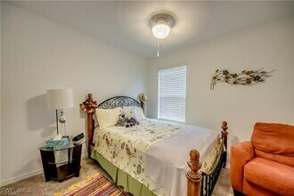 2301 SW 38th Terrace in Cape Coral, FL - Foto de edificio - Building Photo