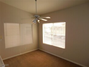 4910 Black Bear Rd in Las Vegas, NV - Building Photo - Building Photo