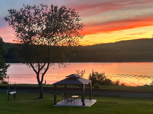 164 Military Hwy, Unit 2 Bedroom - 1 Bath Apt. in Gales Ferry, CT - Building Photo - Building Photo