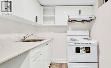 56 Tahir St in Vaughan, ON - Building Photo - Building Photo