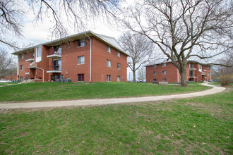 Meadow Village Apartments in Indianola, IA - Foto de edificio - Building Photo