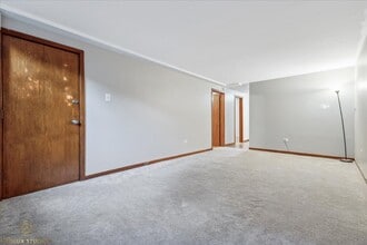 5645 W 63rd Pl in Chicago, IL - Building Photo - Building Photo