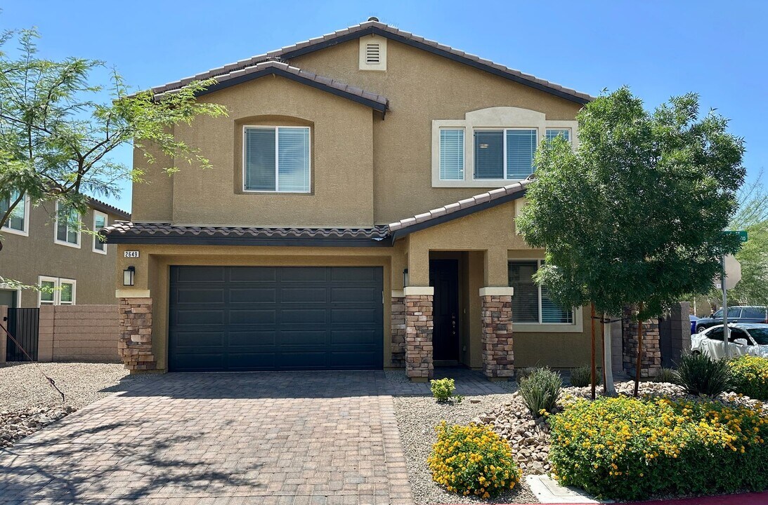2649 Crystal Quartz St in Las Vegas, NV - Building Photo
