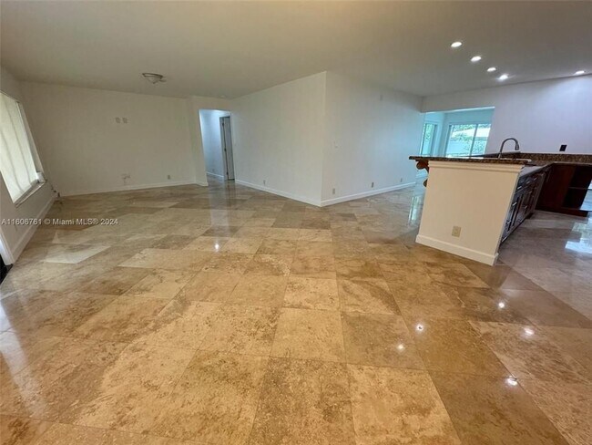 2432 SE 13th St in Pompano Beach, FL - Building Photo - Building Photo