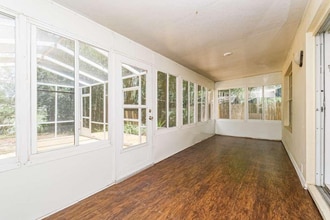 123123 Woodleigh Ave in Tampa, FL - Foto de edificio - Building Photo