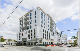 Giralda Place Residences in Coral Gables, FL - Building Photo - Building Photo