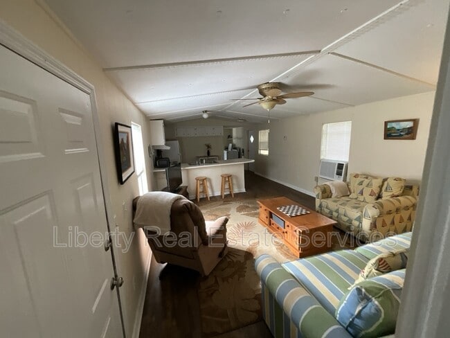 106 Faye Dr in Midway, GA - Building Photo - Building Photo