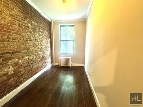724 10th Ave in New York, NY - Building Photo - Building Photo