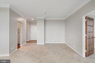 1805 Crystal Dr in Arlington, VA - Building Photo - Building Photo