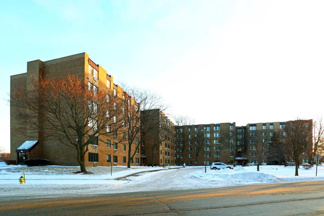 Huntington Towers in Mount Prospect, IL - Building Photo