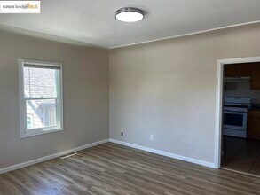 449 E 9th St in Pittsburg, CA - Building Photo - Building Photo