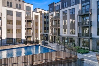 The Marq Teaneck in Teaneck, NJ - Foto de edificio - Building Photo