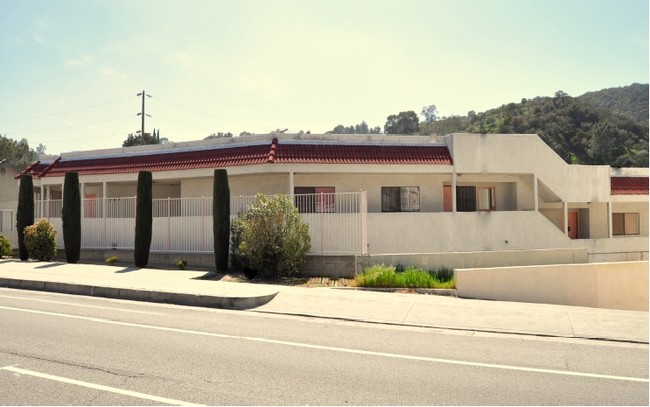 7340 Foothill Blvd in Tujunga, CA - Building Photo - Building Photo