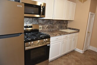 3300 W Queen Ln, Unit 1 Bedroom in Philadelphia, PA - Foto de edificio - Building Photo