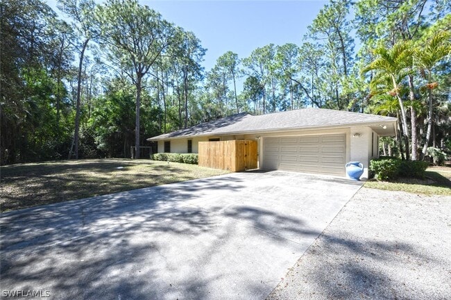 5356 Sycamore Dr in Naples, FL - Building Photo - Building Photo