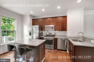 4600 Potomac Highlands Cir in Triangle, VA - Building Photo - Building Photo