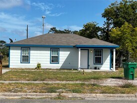 363 N Rife St in Aransas Pass, TX - Building Photo