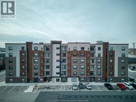 728 Brownstone Dr in Lakeshore, ON - Building Photo