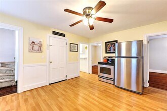 509 Middle Hwy, Unit #2 in Barrington, RI - Building Photo - Building Photo