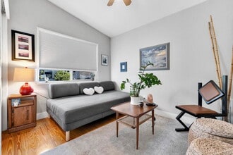 171 Comanche in Topanga, CA - Building Photo - Building Photo