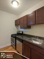 622 W Cornelia Ave, Unit E3 in Chicago, IL - Building Photo - Building Photo