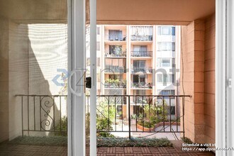 421 La Fayette Park Pl in Los Angeles, CA - Building Photo - Building Photo