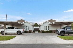 304 S Retama Ln, Unit 2 in Weslaco, TX - Building Photo