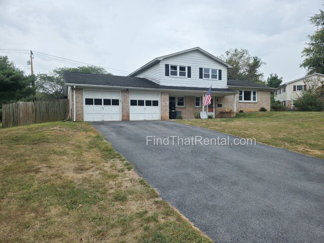 653 Devonshire Dr in Carlisle, PA - Building Photo - Building Photo
