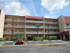 1010 Country Club Dr, Unit 303 in Margate, FL - Building Photo - Building Photo