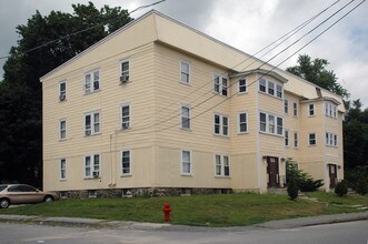 26 Elm St in Derry, NH - Foto de edificio - Building Photo