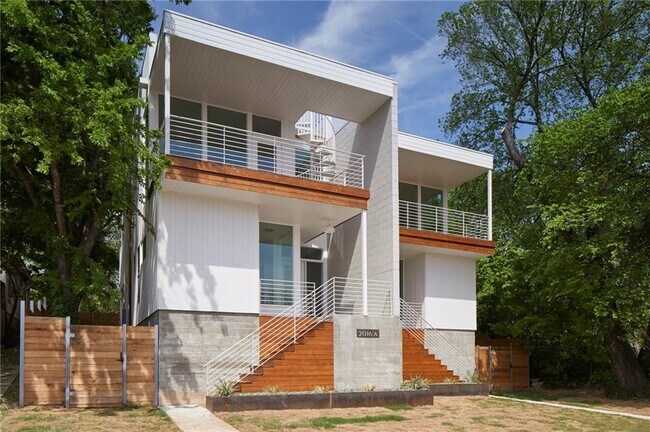 property at 2016 Jesse E. Segovia St