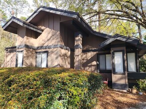 2476 Forest Way in Gainesville, FL - Foto de edificio - Building Photo