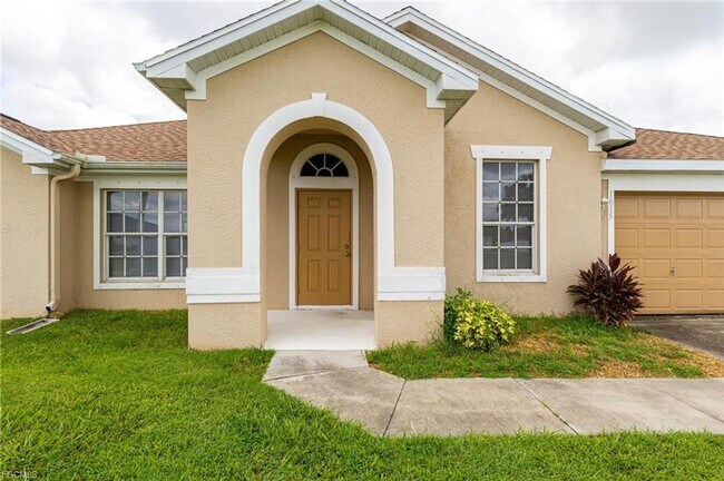 1815 NW 24th Ave in Cape Coral, FL - Building Photo - Building Photo