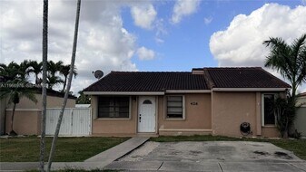 426 NW 134th Ct in Miami, FL - Building Photo