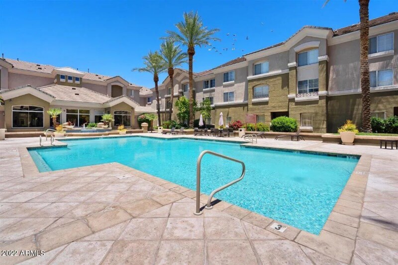 4455 E Paradise Vlg Pkwy S in Phoenix, AZ - Building Photo