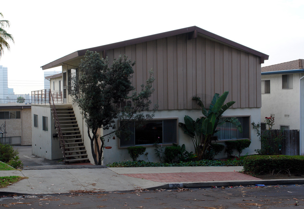 300 Maryland St in El Segundo, CA - Building Photo