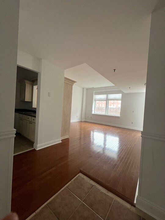 196 Crown St, Unit 407 in Meriden, CT - Building Photo