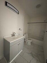 5 McGurk St, Unit 3rd Floor in New Bedford, MA - Building Photo - Building Photo