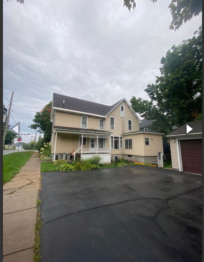 615 State St-Unit -615 State St Apt 4 in Carthage, NY - Building Photo - Building Photo